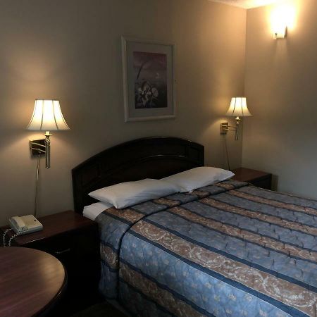 Travellers Inn YYC Kültér fotó