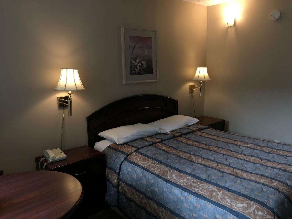 Travellers Inn YYC Kültér fotó