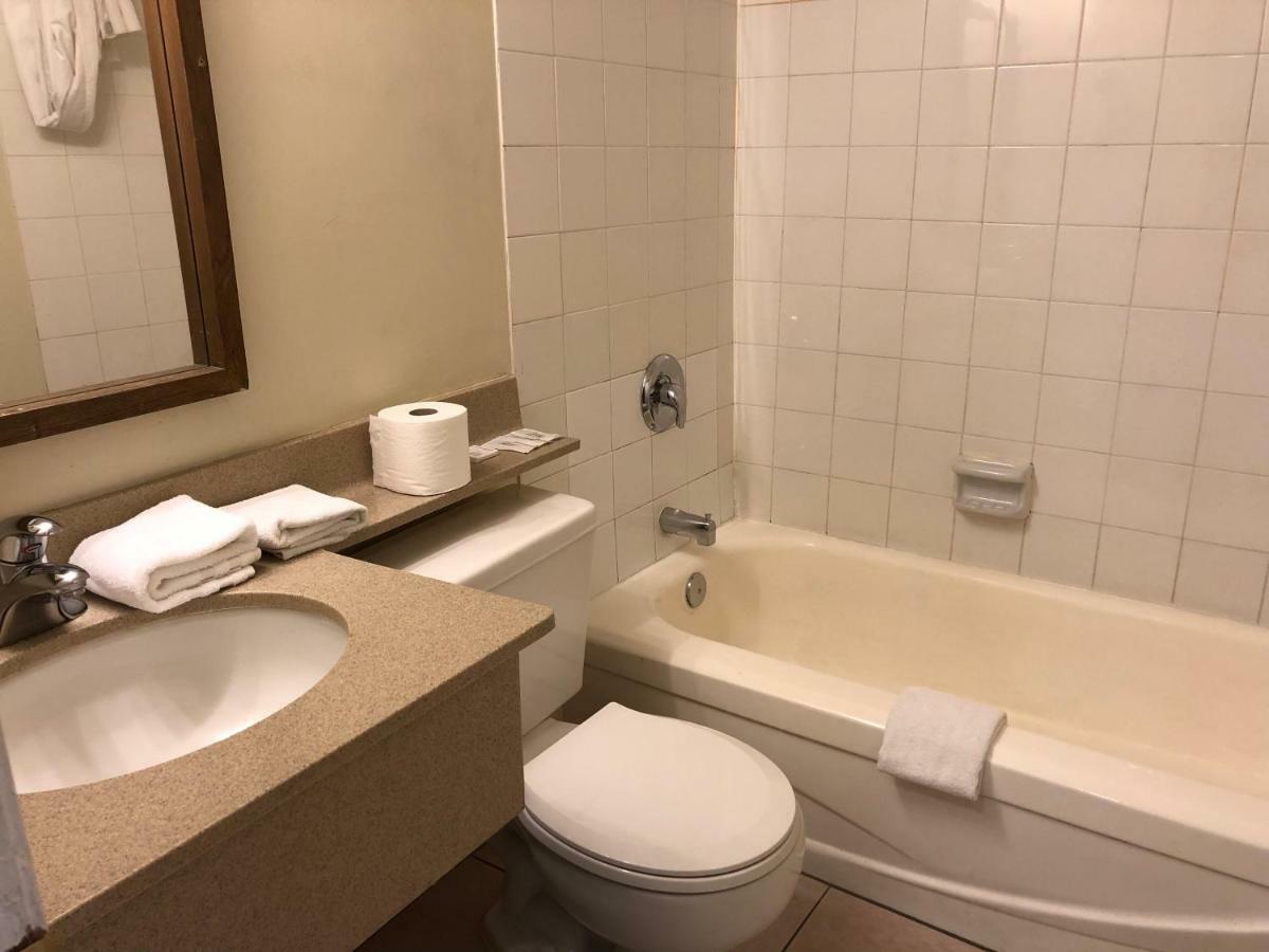 Travellers Inn YYC Kültér fotó