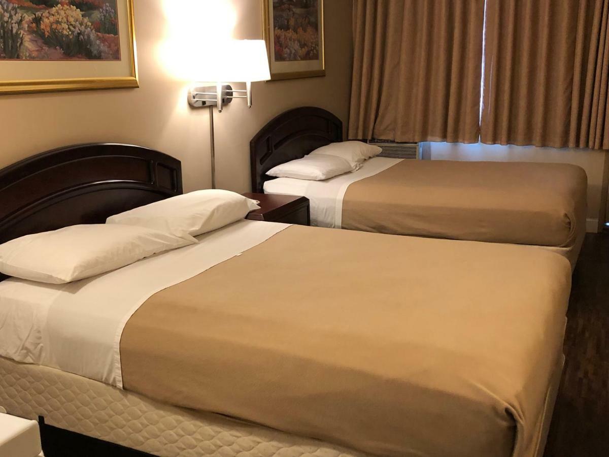 Travellers Inn YYC Kültér fotó