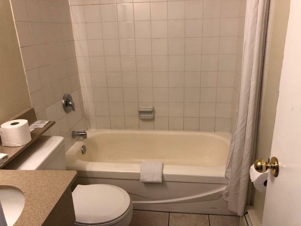 Travellers Inn YYC Kültér fotó